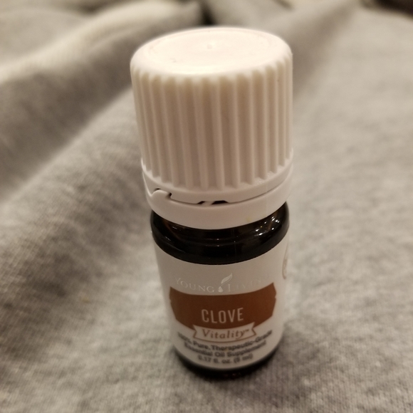 Young Living Vitality Essential Oils Clove - Picture 1 of 2